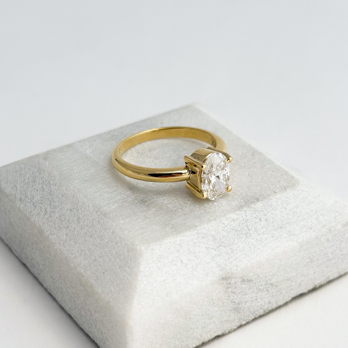 Anillo de compromiso - 20 / Diamante Oval LG 1.09 cts oro 18k