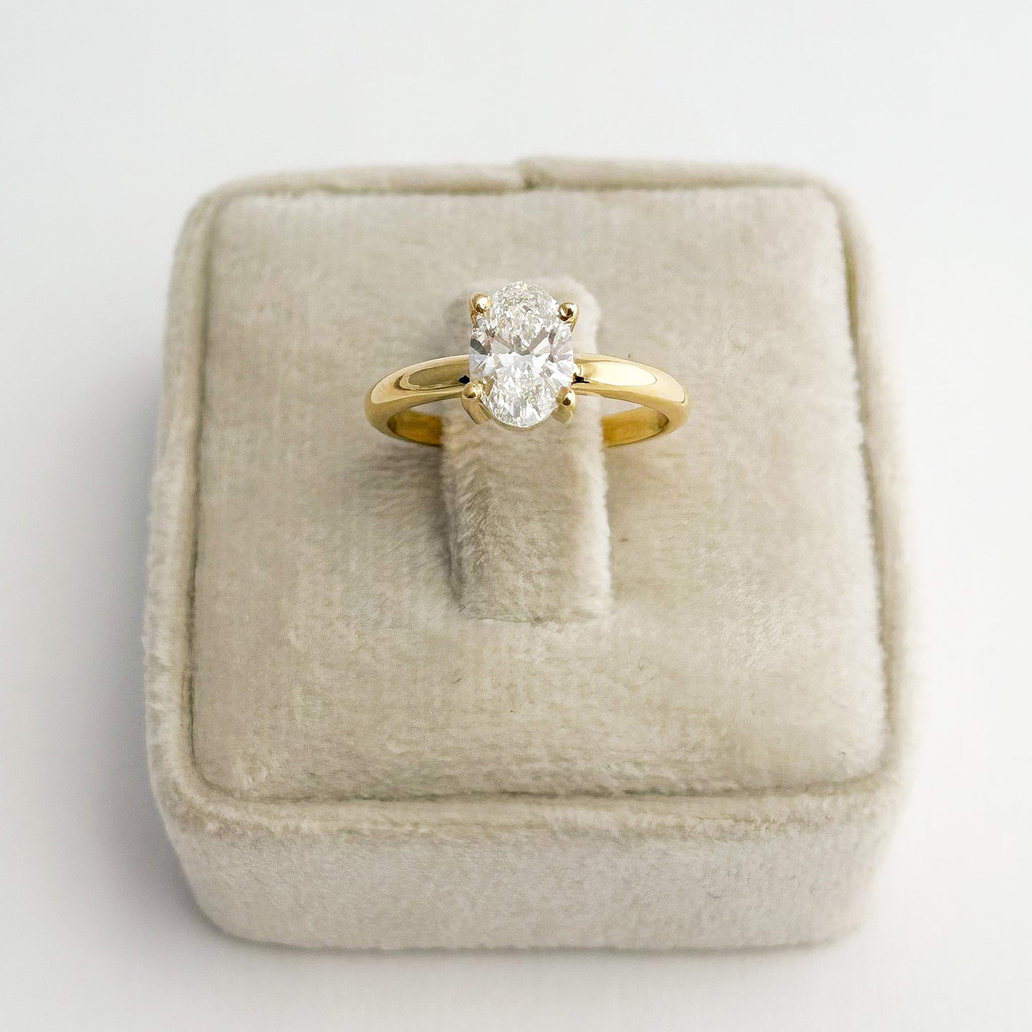 Anillo de compromiso - 20 / Diamante Oval LG 1.09 cts oro 18k