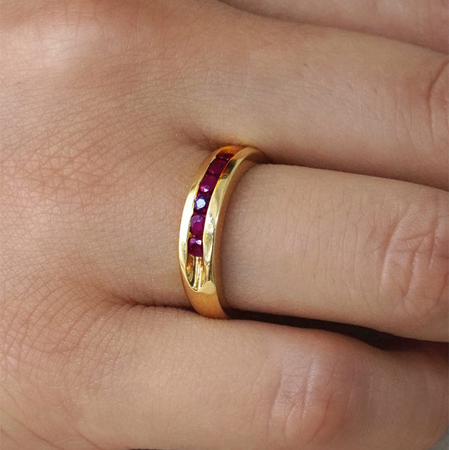 Anillo Banda Riviere Rubi en Oro 18K