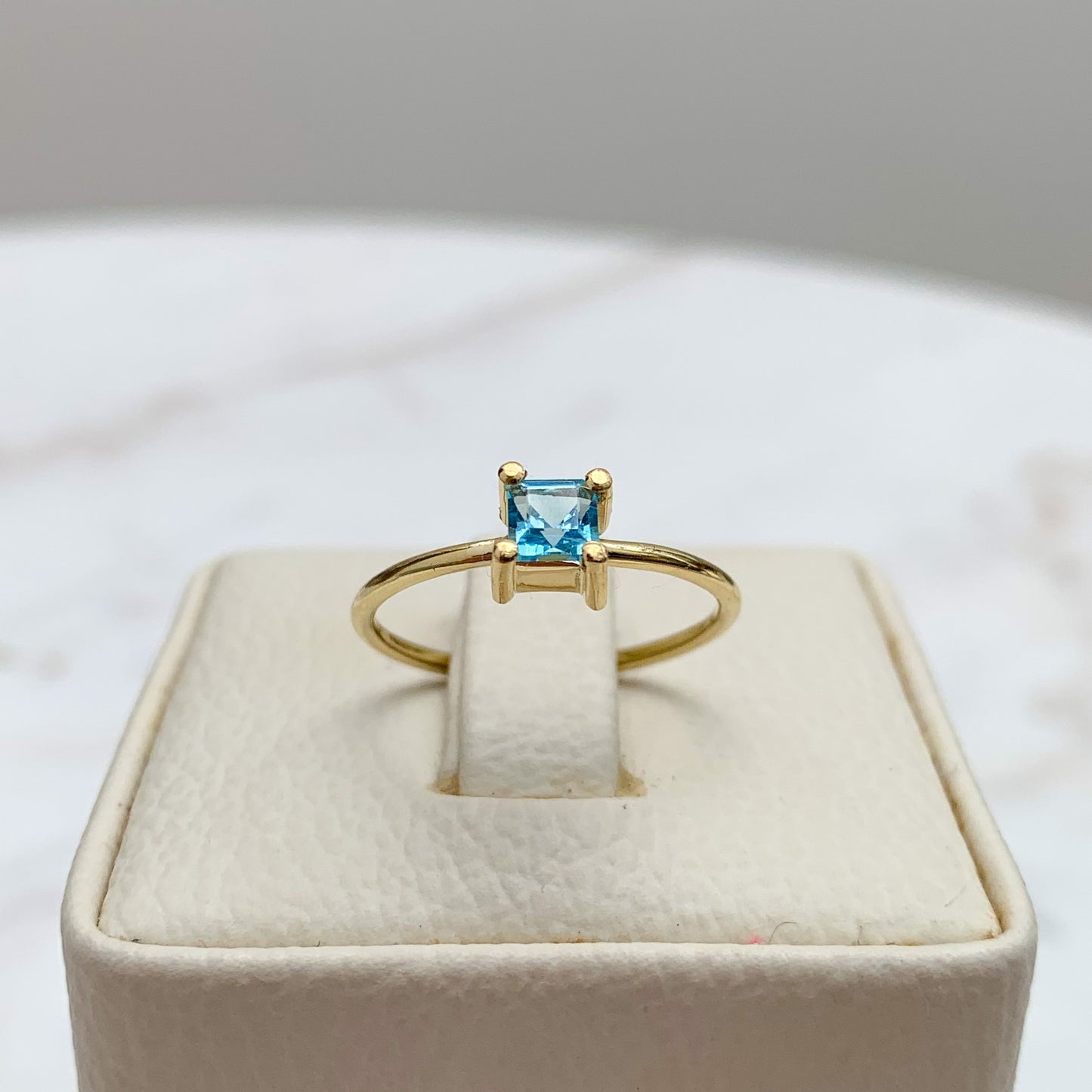Anillo Sansa - Topacio azul cuadrada en Oro18k