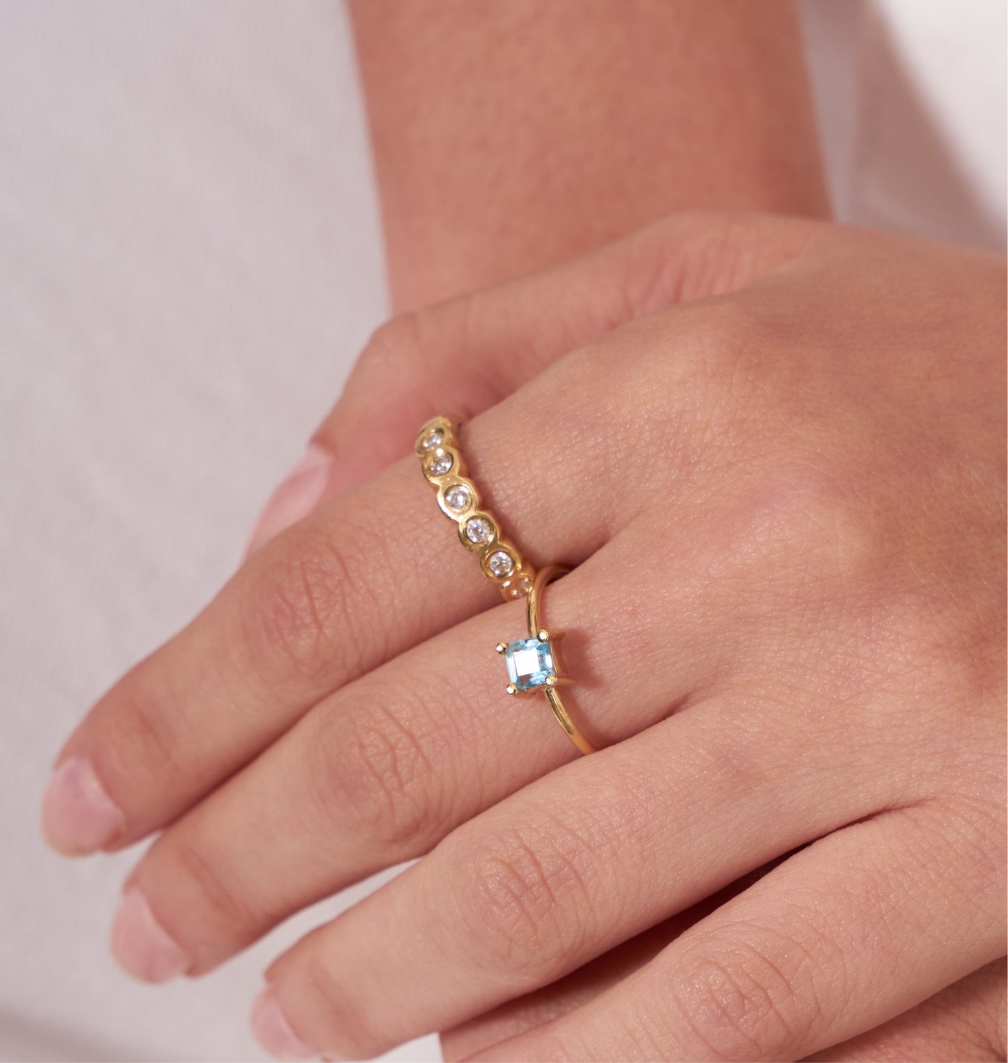 Anillo Medio Riviere Redondo en Oro 18K