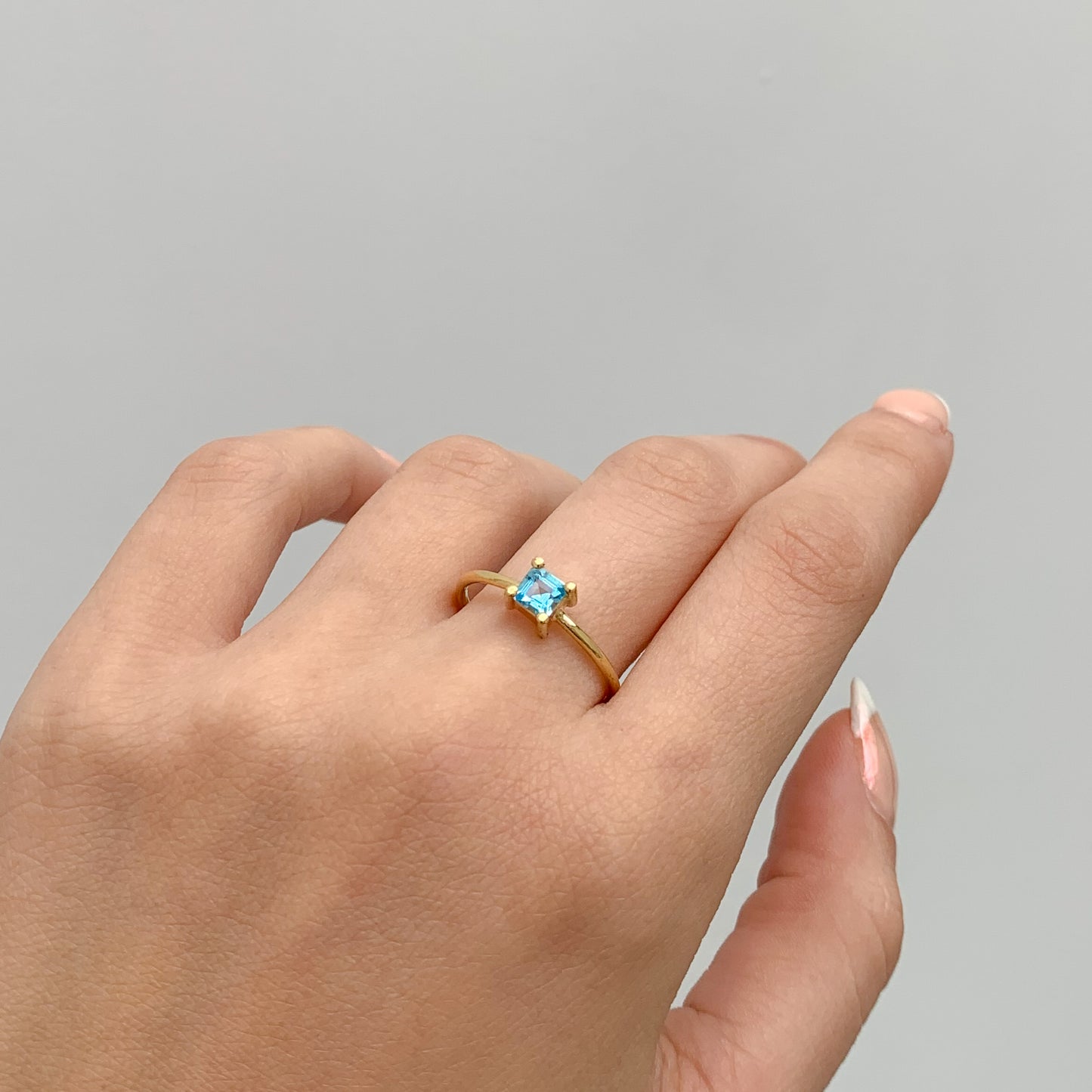 Anillo Sansa - Topacio azul cuadrada en Oro18k