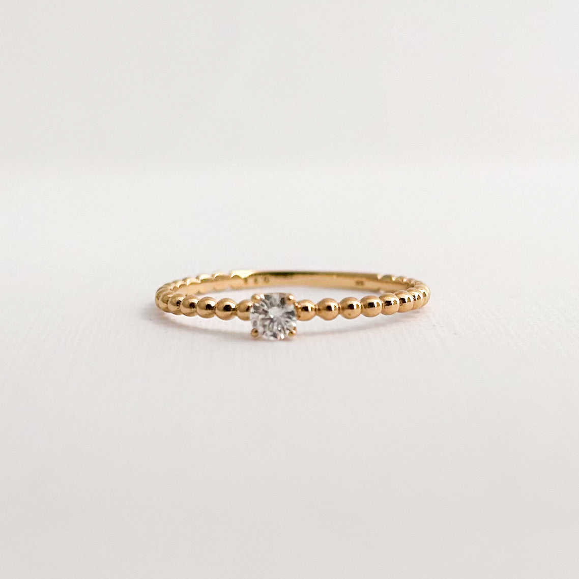 Anillo Ribe con diamante 0.11 cts en oro 18k