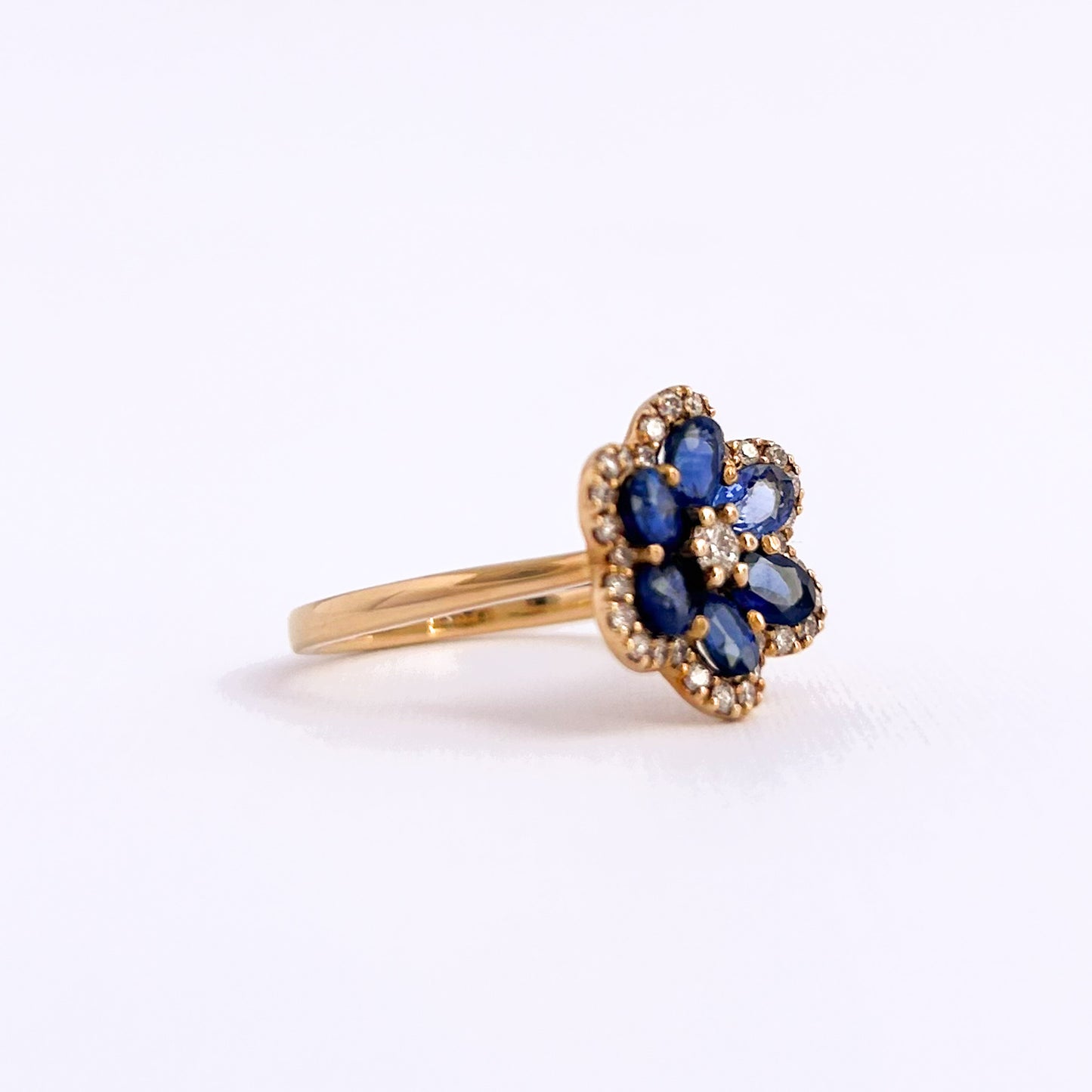 Anillo roseta zafiro con diamantes en Oro 18k