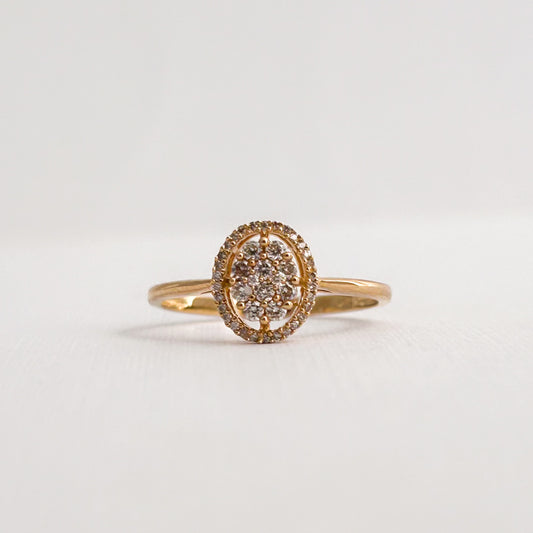 Anillo Halo Oval con diamantes 0.20 cts en oro 18k