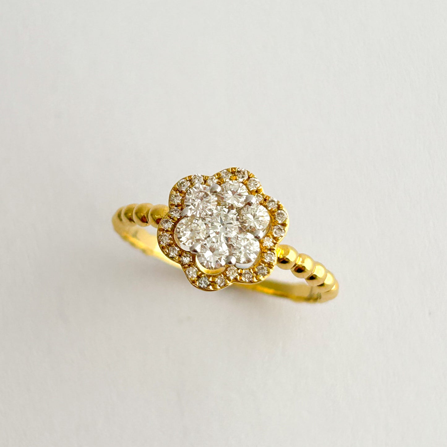 Anillo Roseta Halo con diamantes en Oro 18k