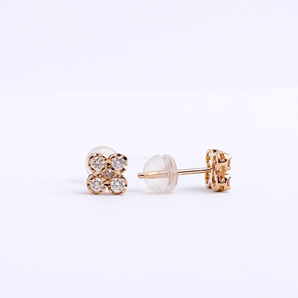 Aretes trébol mini con diamantes 0.26 cts  en Oro 18k