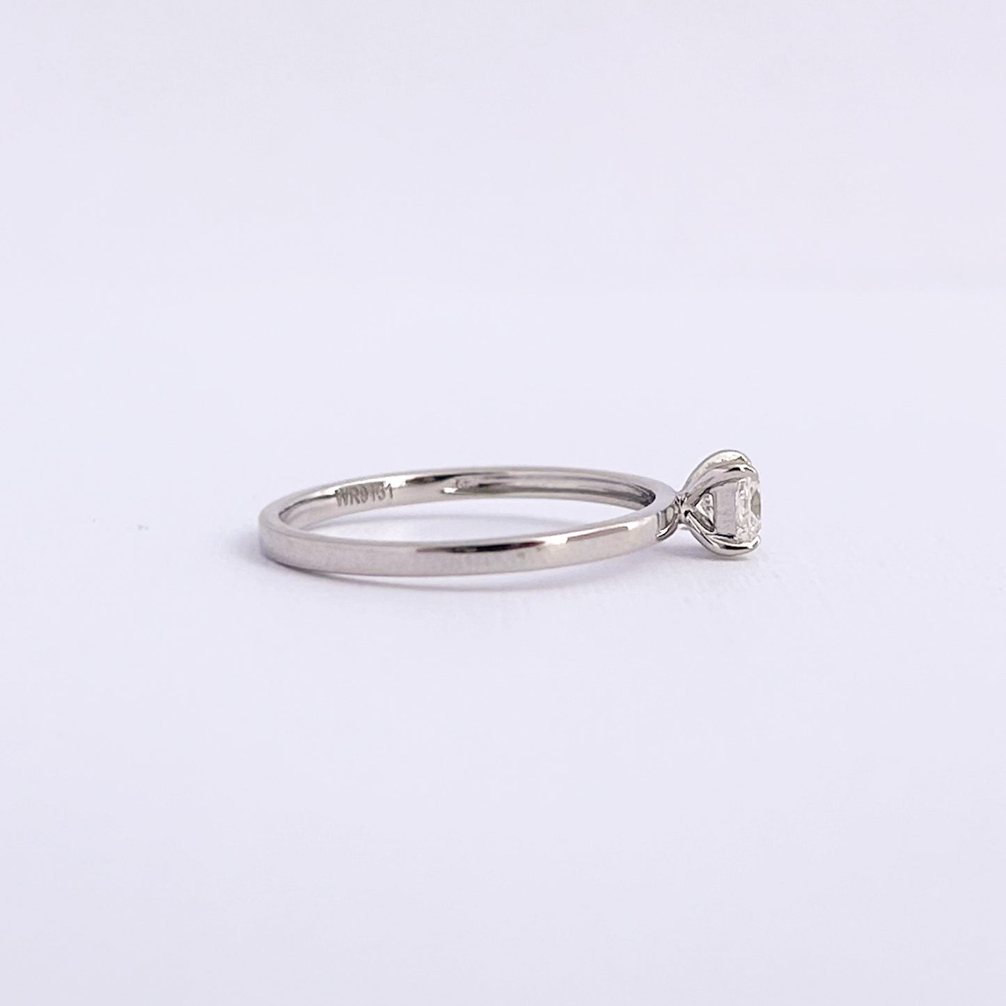 Anillo de compromiso corte princesa diamante GIA 0.30 pts Oro blanco 18k