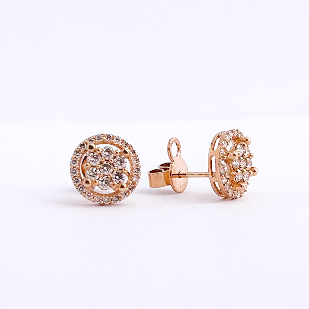 Aretes Halo Redondos con diamantes medianos en oro 18k