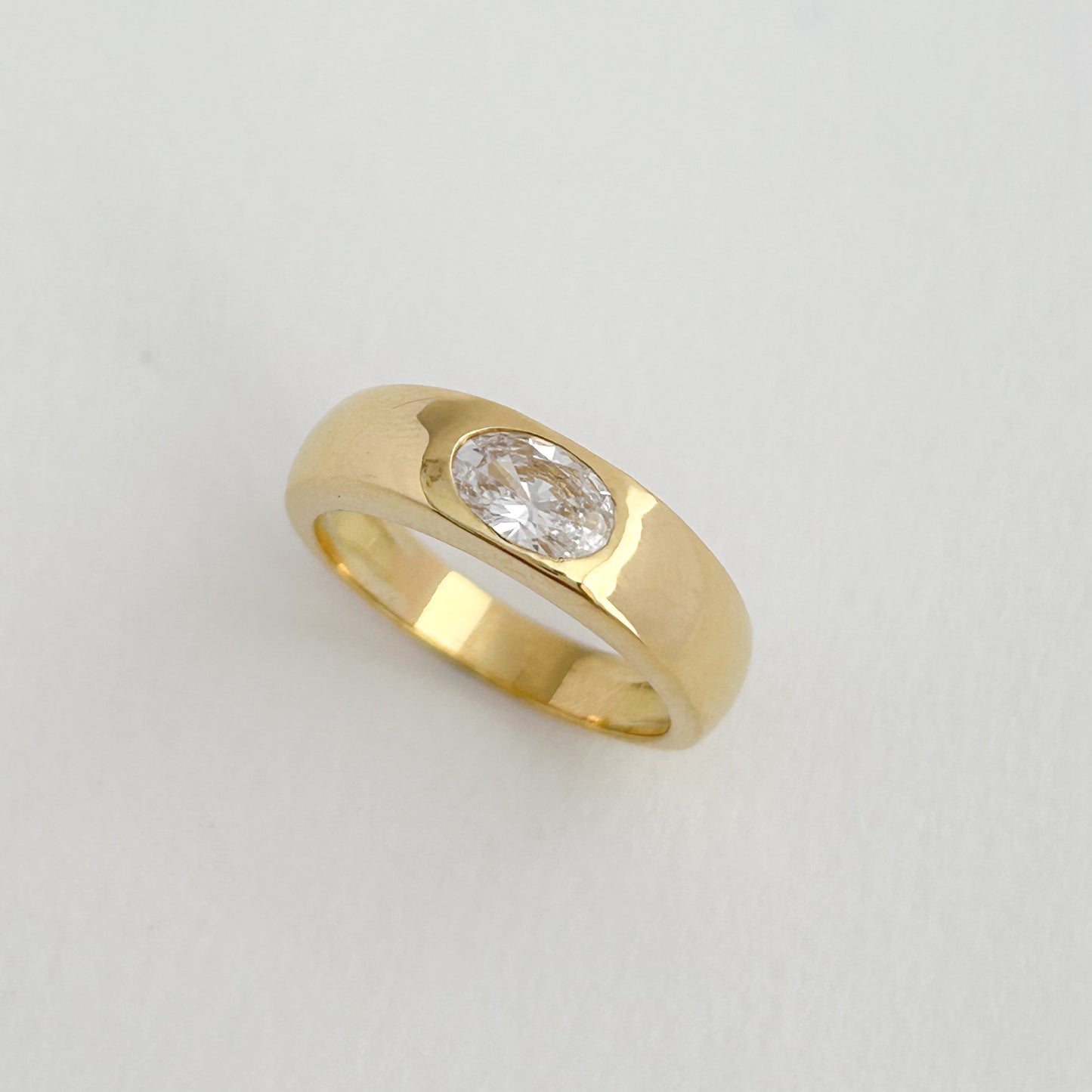 Anillo chevalier oval Oro 18k