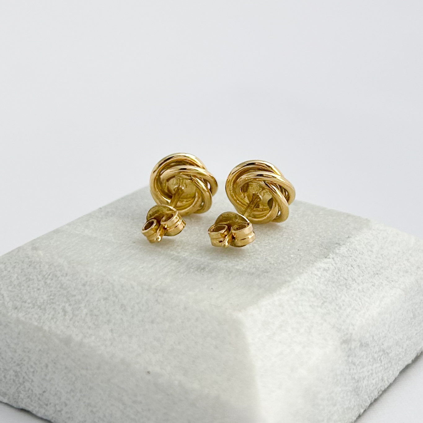 Aretes Nudos con Perlas Oro18k