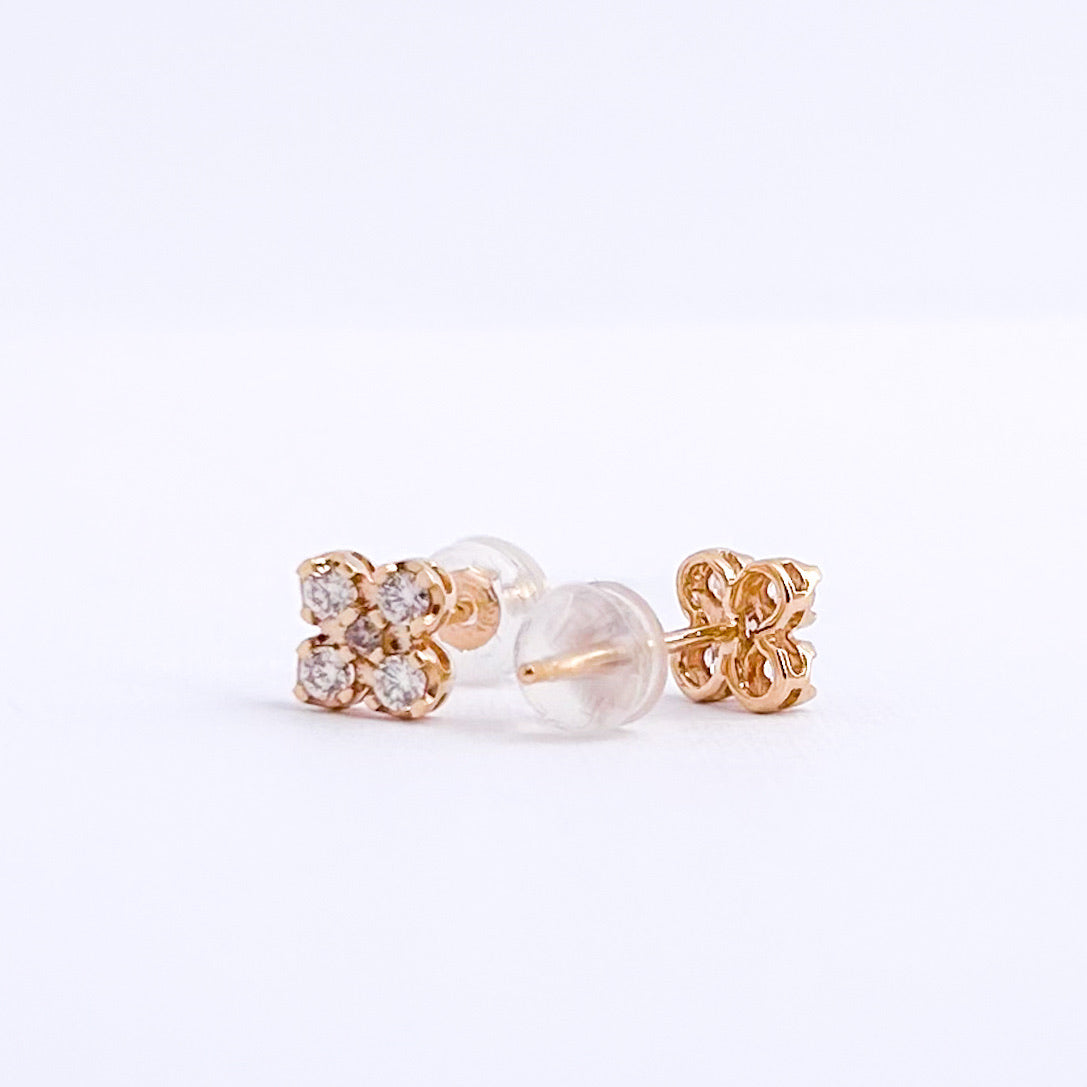 Aretes trébol mini con diamantes 0.26 cts  en Oro 18k