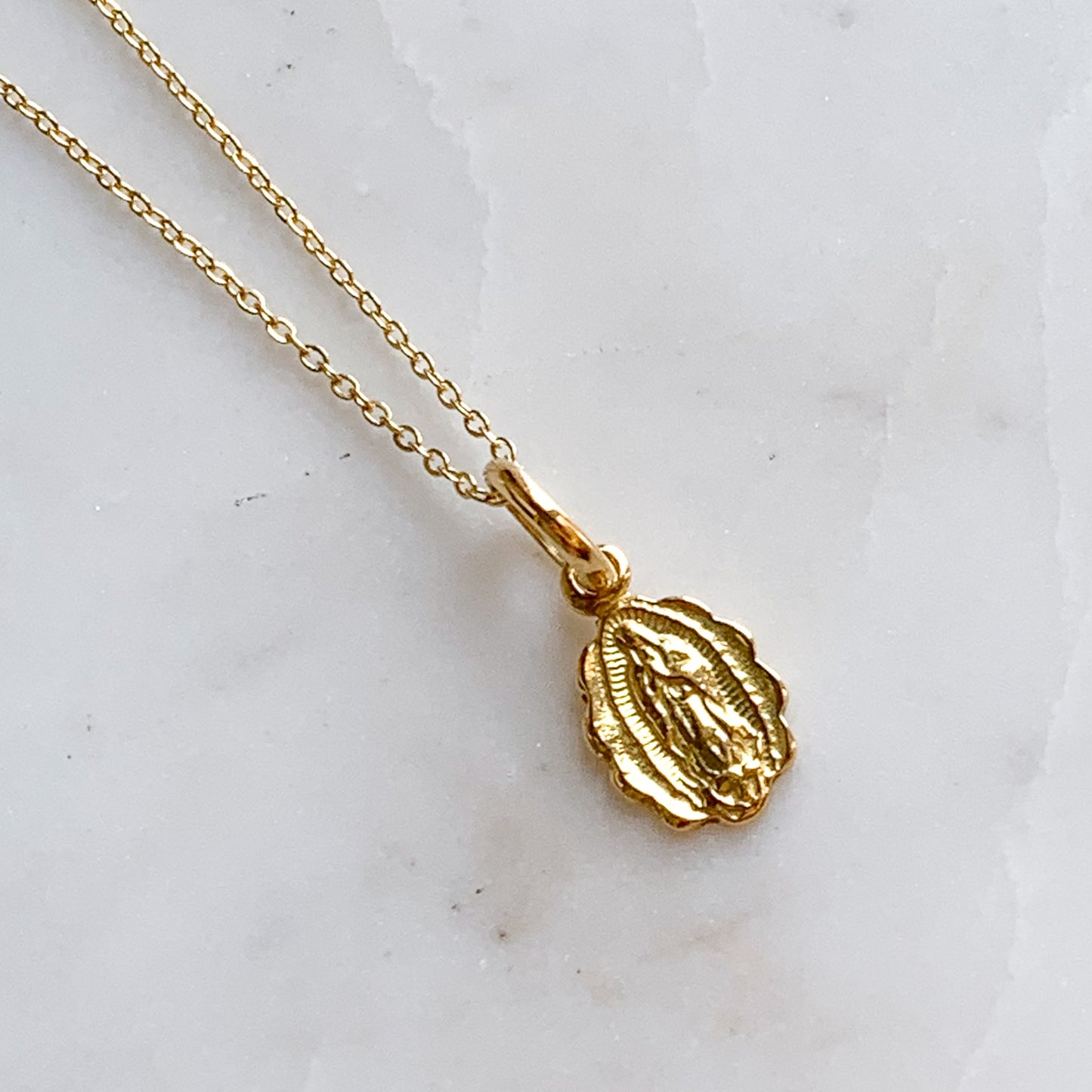 Medalla de Virgen de Guadalupe pequeña Oro18k