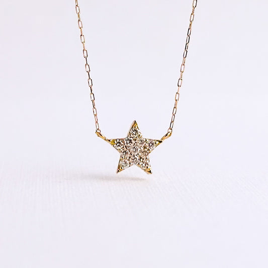 Collar Estrella mini con diamantes en oro 18k