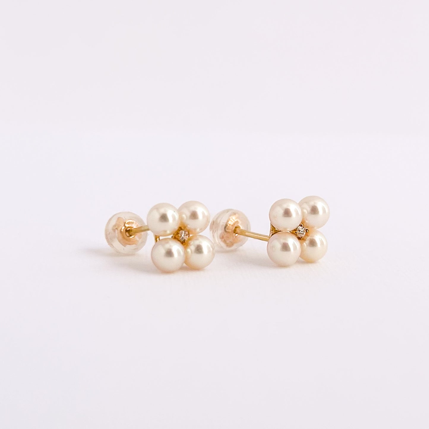 Aretes bouquet con perlas Akoya y diamantes 0.02 cts en oro18k