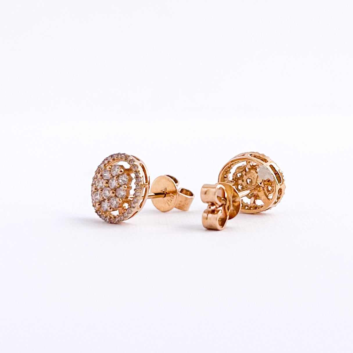 Aretes Halo Oval con diamantes en oro 18k