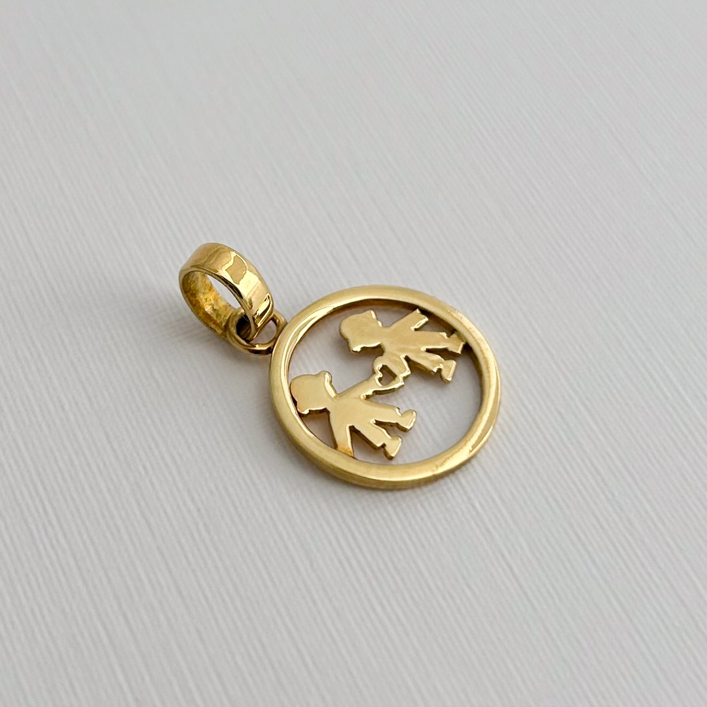 Dije Niños en Círculo Oro18k