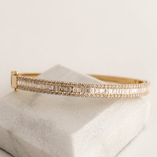 Bangle / Puñera Baguette con diamantes en Oro 18k