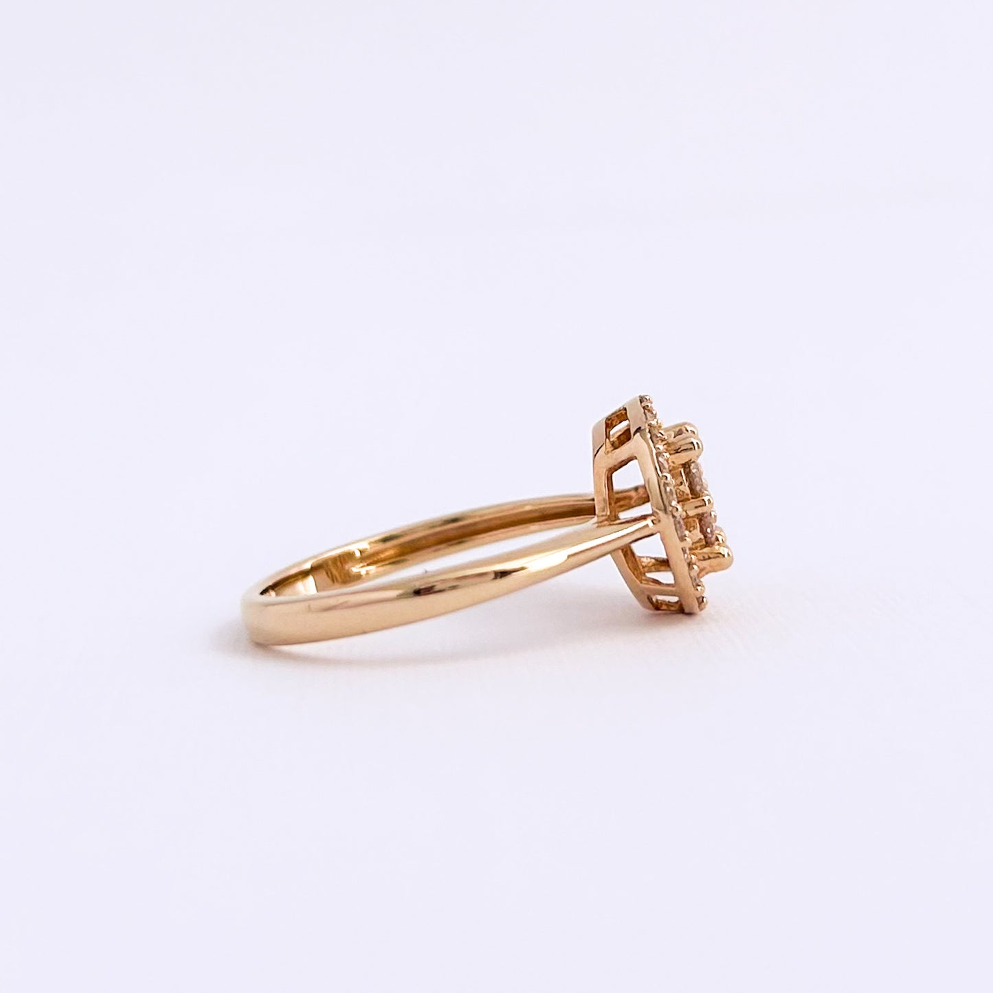 Anillo Halo Redondo con diamantes 0.418 cts en oro 18k