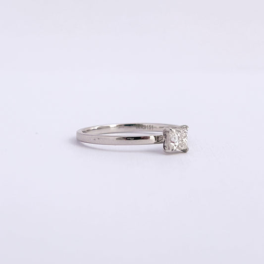 Anillo de compromiso corte princesa diamante GIA 0.30 pts Oro blanco 18k