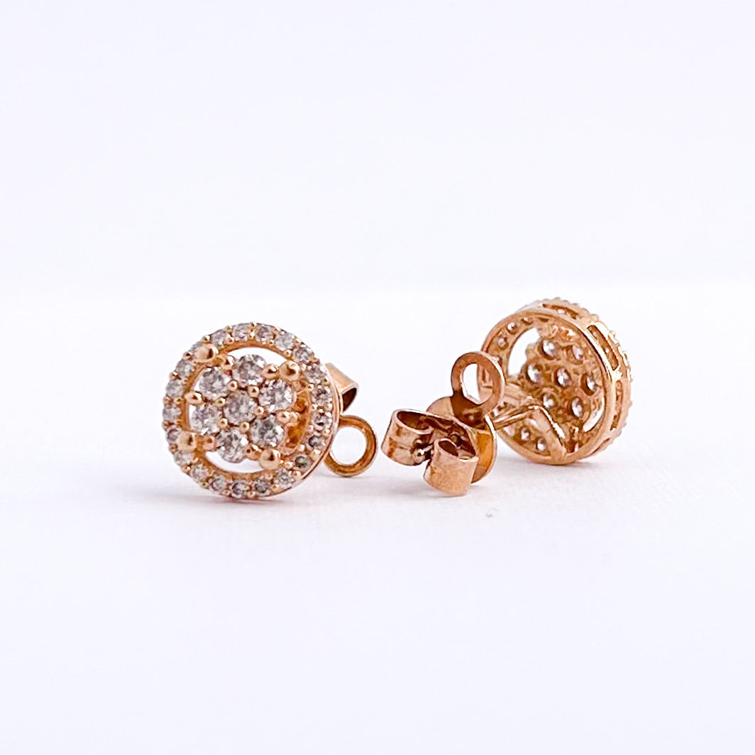 Aretes Halo Redondos con diamantes medianos en oro 18k