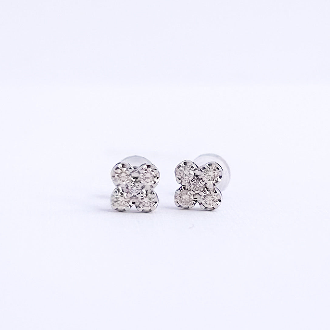 Aretes trébol mini con diamantes 0.26 cts  en Oro 18k