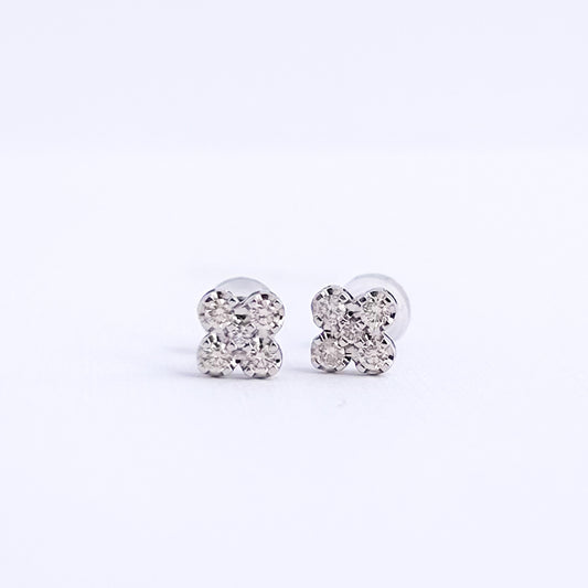 Aretes trebol mini con diamantes 0.26 cts  en Oro 18k blanco