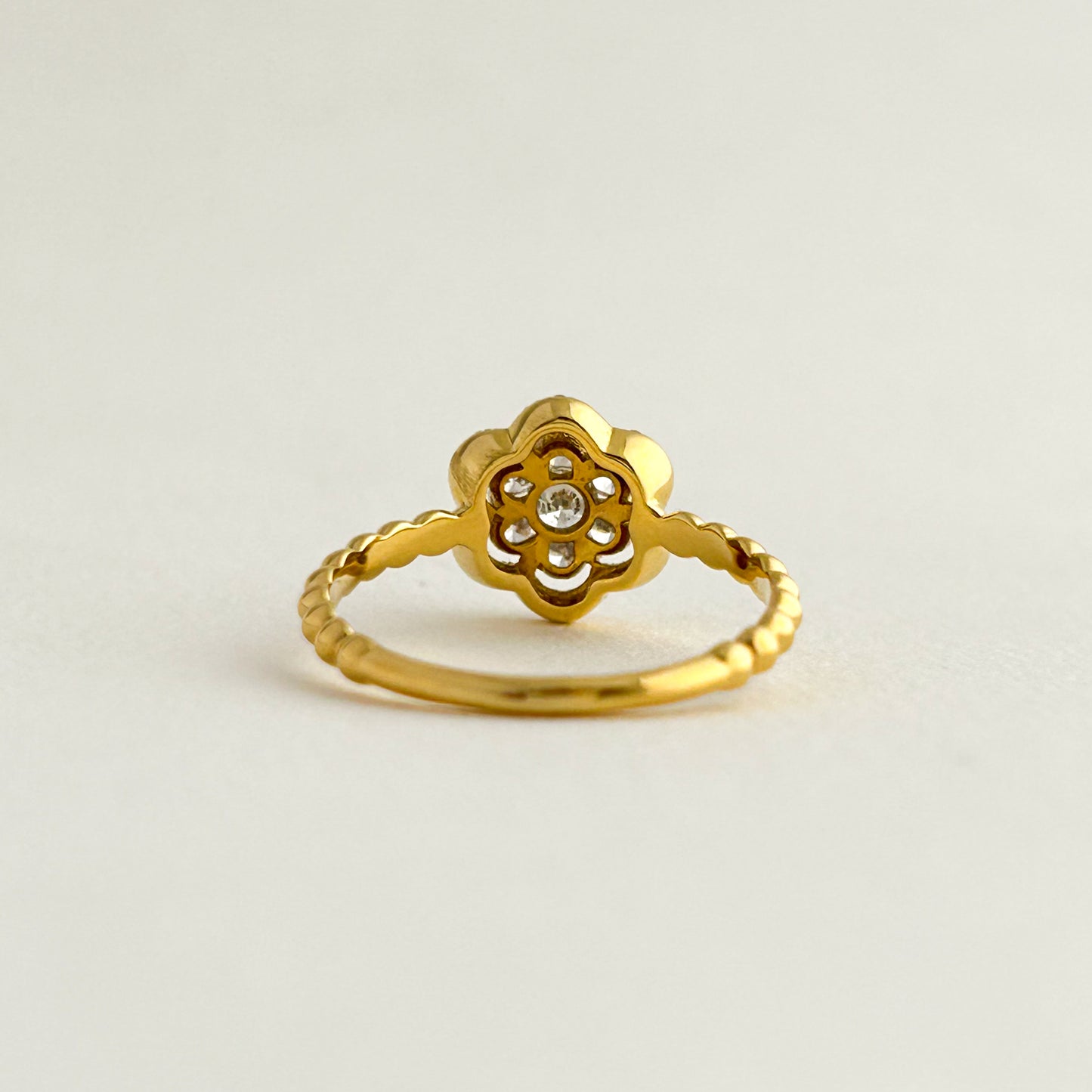 Anillo Roseta Halo con diamantes en Oro 18k