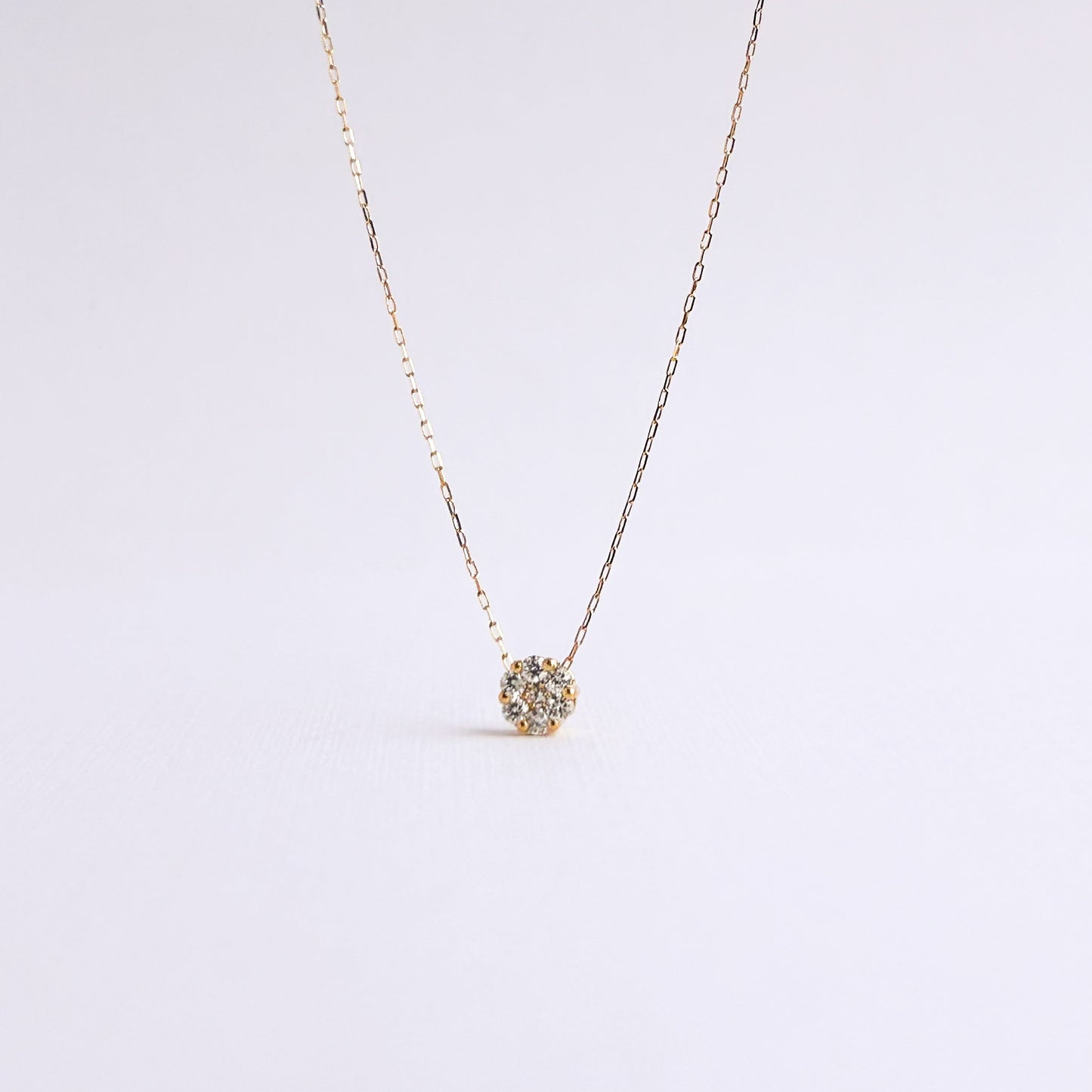 Collar Roseta redonda mini con diamantes en oro 18k