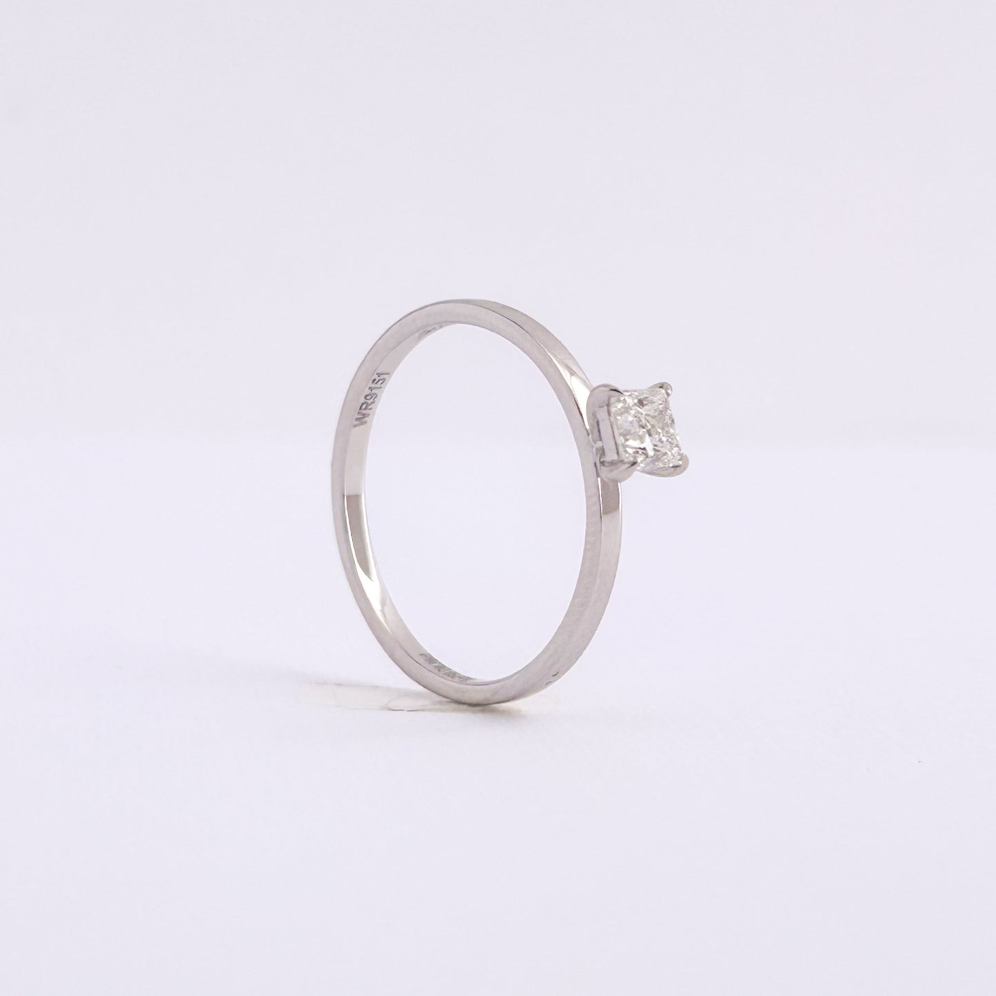 Anillo de compromiso corte princesa diamante GIA 0.30 pts Oro blanco 18k