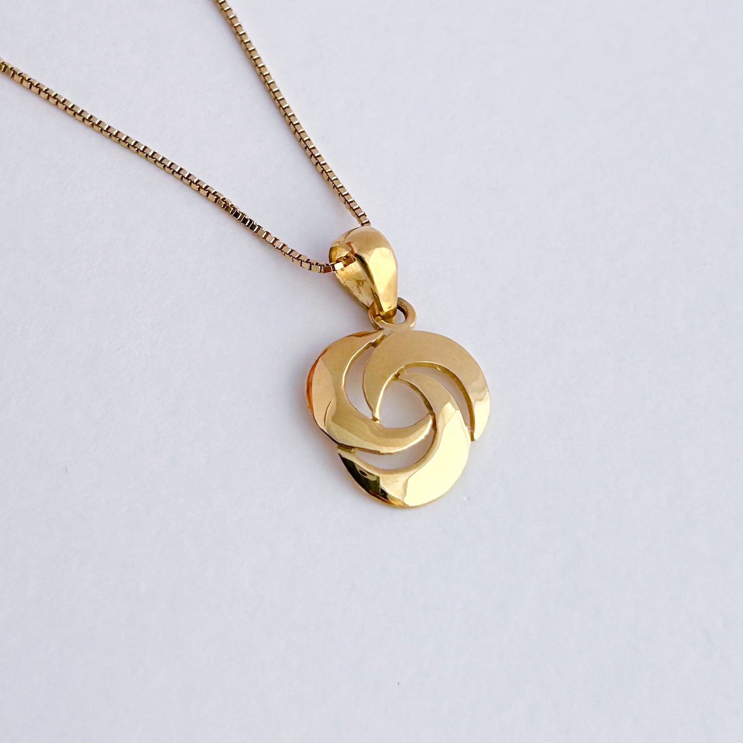 Dije Lunar en Oro18k