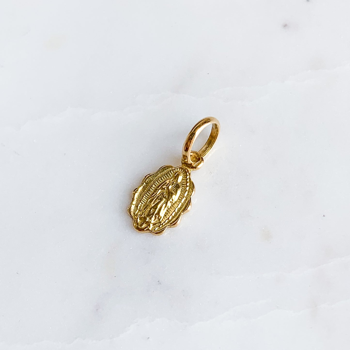 Medalla de Virgen de Guadalupe pequeña Oro18k