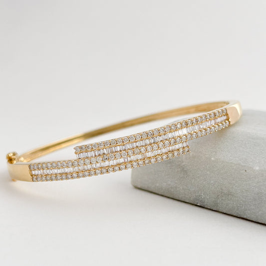 Bangle / Puñera ZigZag con diamantes en Oro 18k