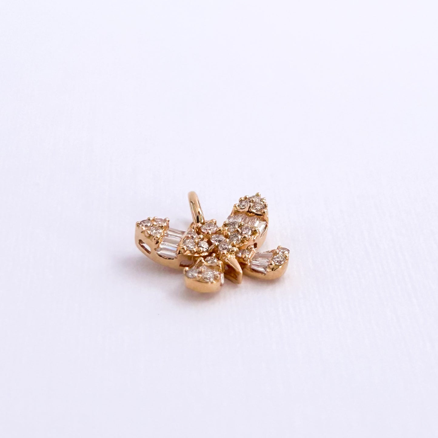 Dije Mariposa Sunlight con diamantes en oro 18k