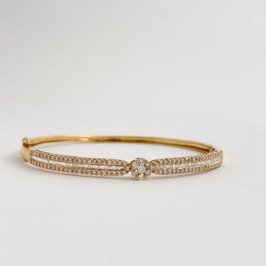 Bangle / Puñera Roseta con diamantes en Oro 18k