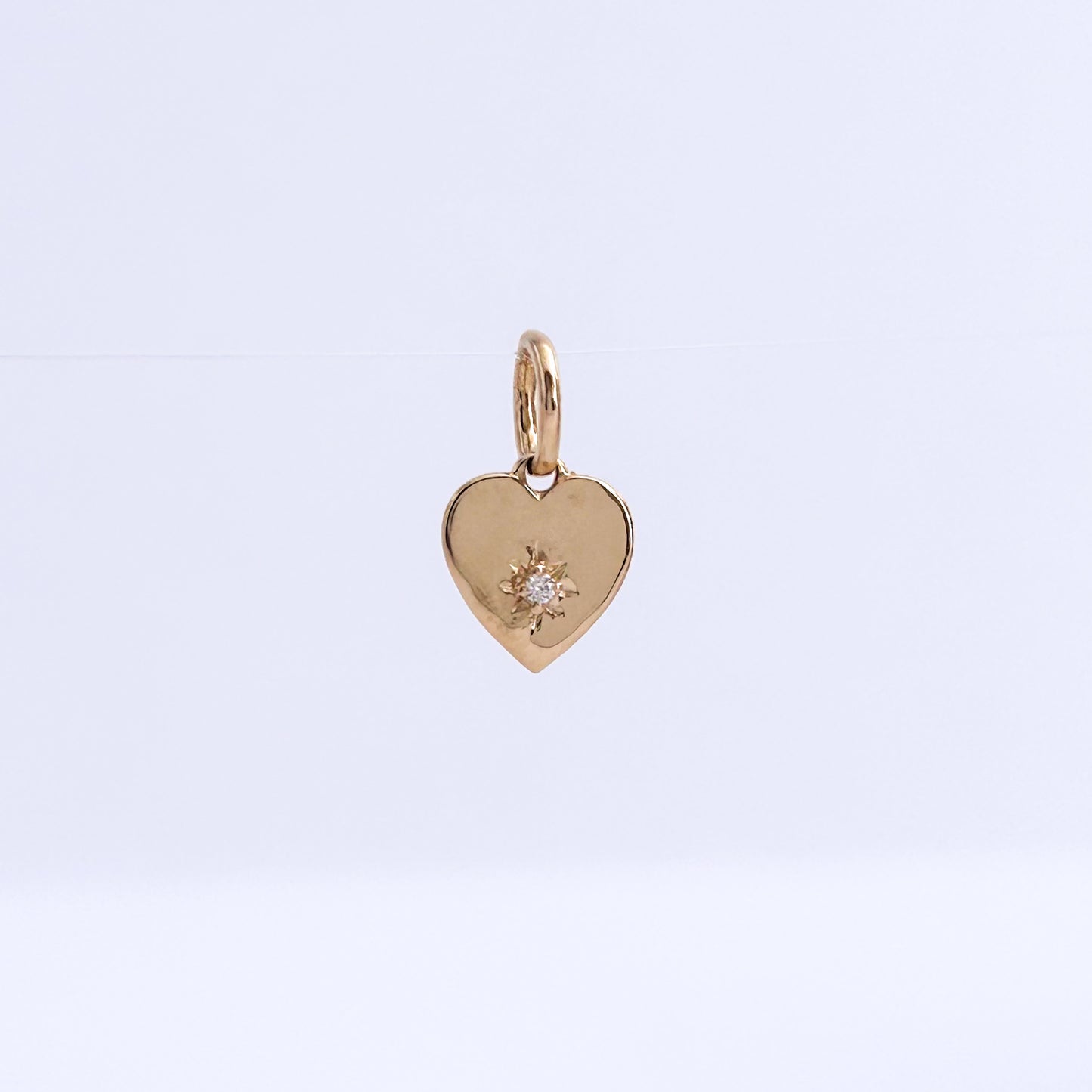 Dije Corazón con diamante 0.01 ct en oro 18k