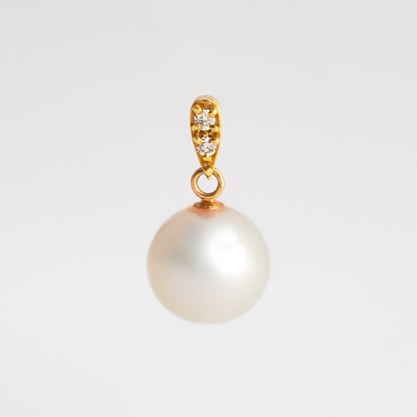 Dije Perla Akoya Diamantes Oro 18K