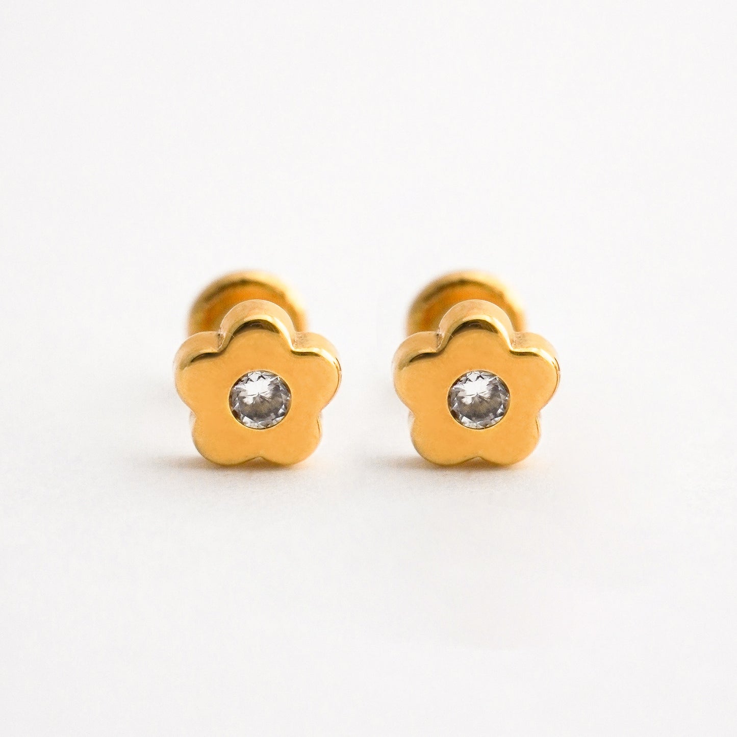 Aretes de Bebé de Flor con Circón en Oro 18K