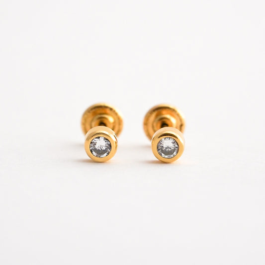 Aretes de Bebé con Circón Brillante Bicelado en Oro 18K
