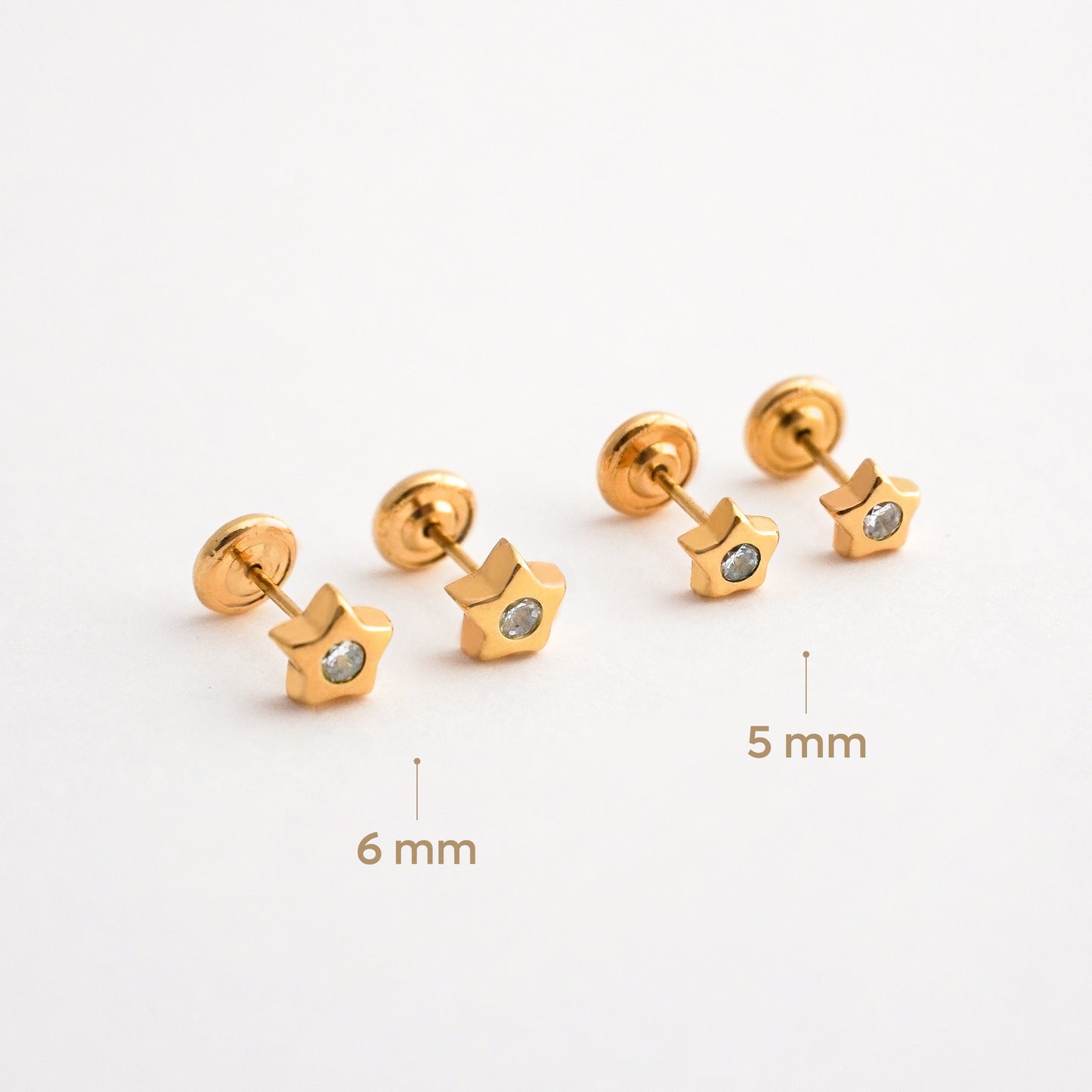 Aretes de Bebé de Estrella con Circón Brillante en Oro 18K