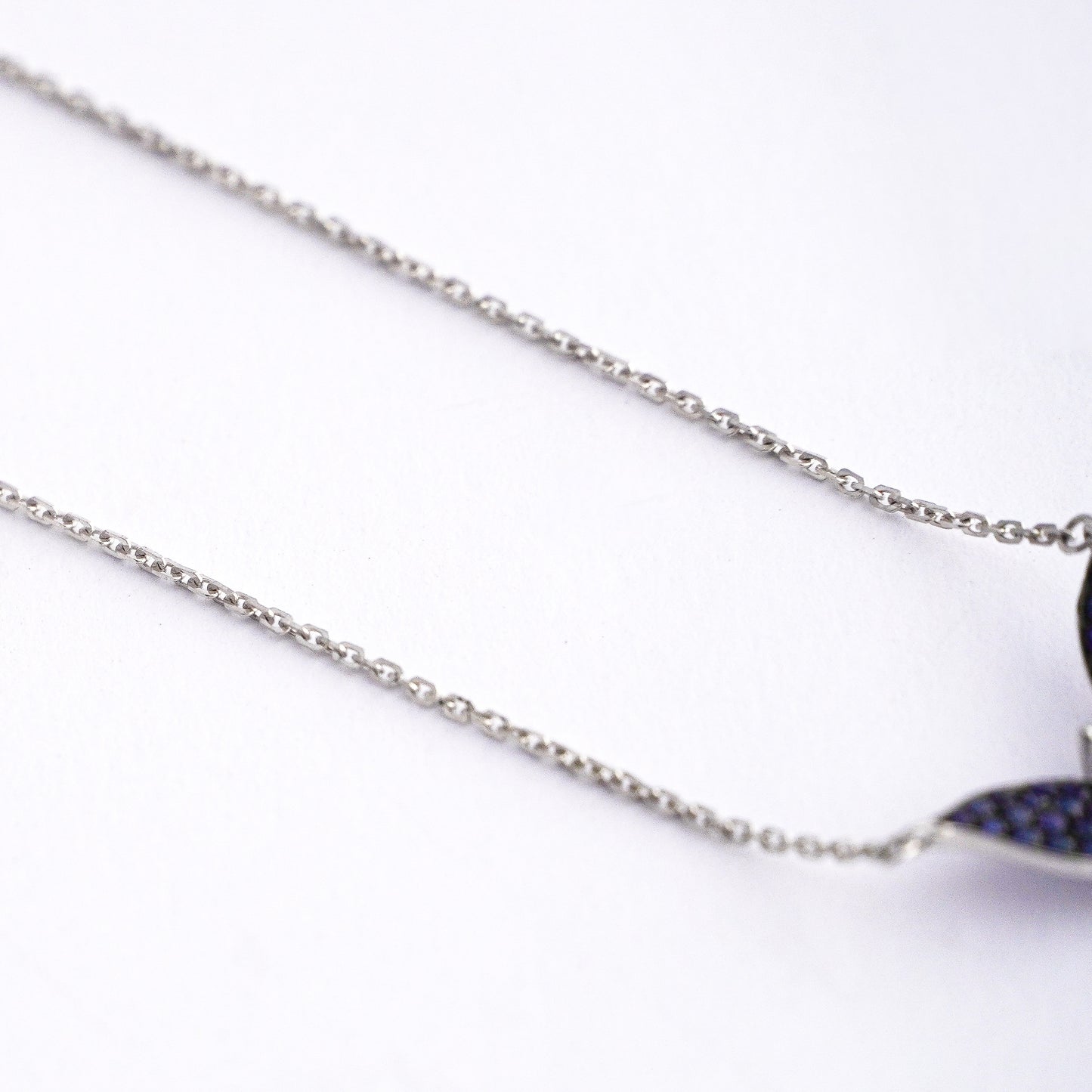 Collar Mariposa con zafiros y diamantes oro blanco 18k