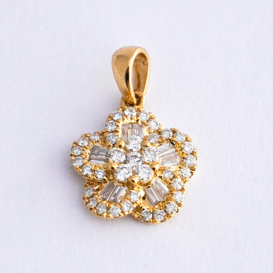 Dije Blossom con diamantes naturales en oro18k