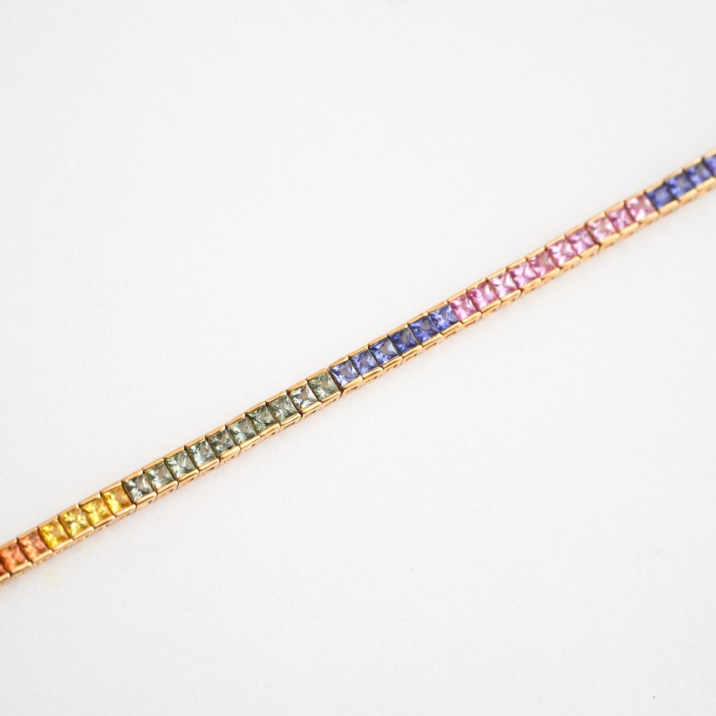 Pulsera Tennis Rainbow con Zafiros Naturales Corte Princesa en Oro 18K