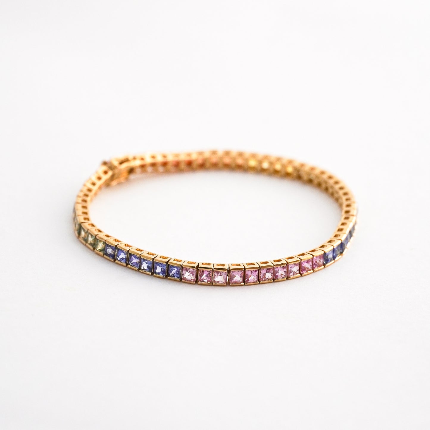 Pulsera Tennis Rainbow con Zafiros Naturales Corte Princesa en Oro 18K