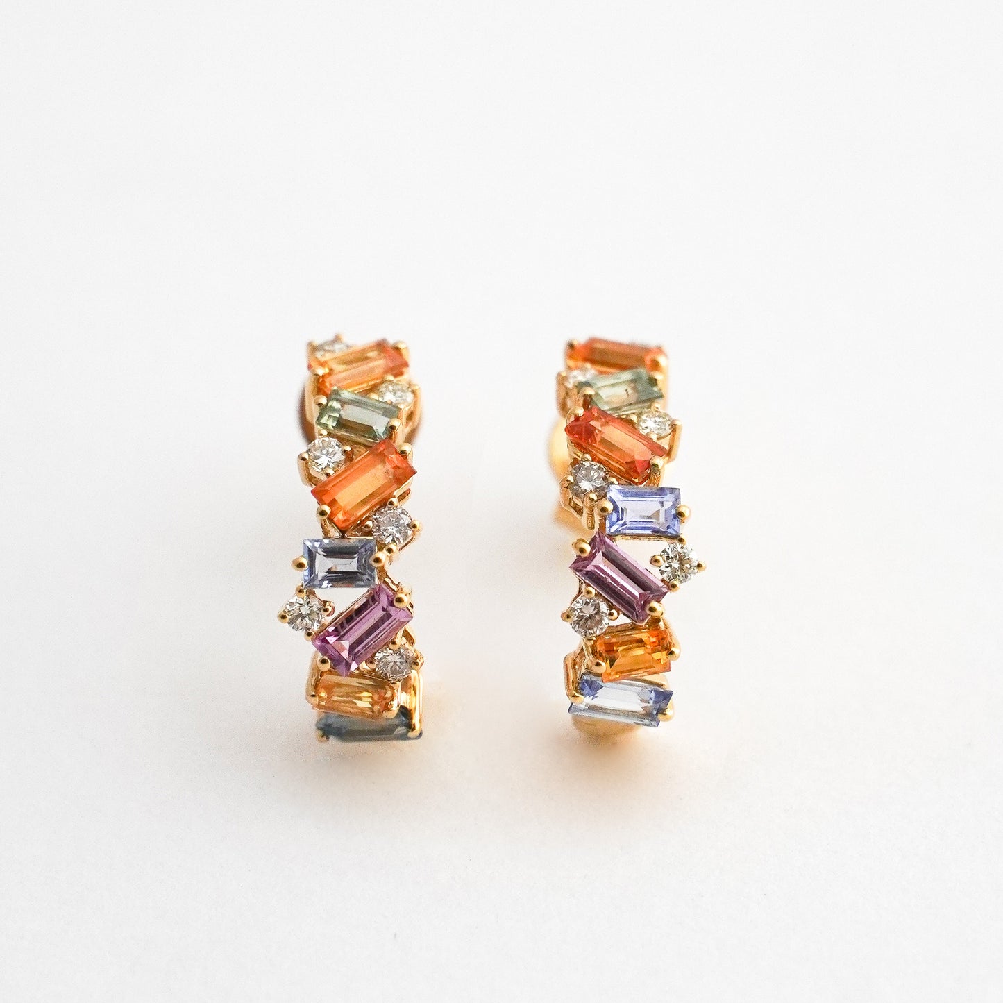 Aretes Rainbow con Zafiros Naturales Corte Baguette y Diamantes en Oro 18K