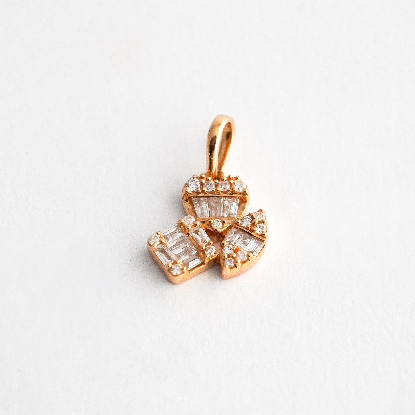 Dije  fancy shapes con diamantes naturales en Oro18k