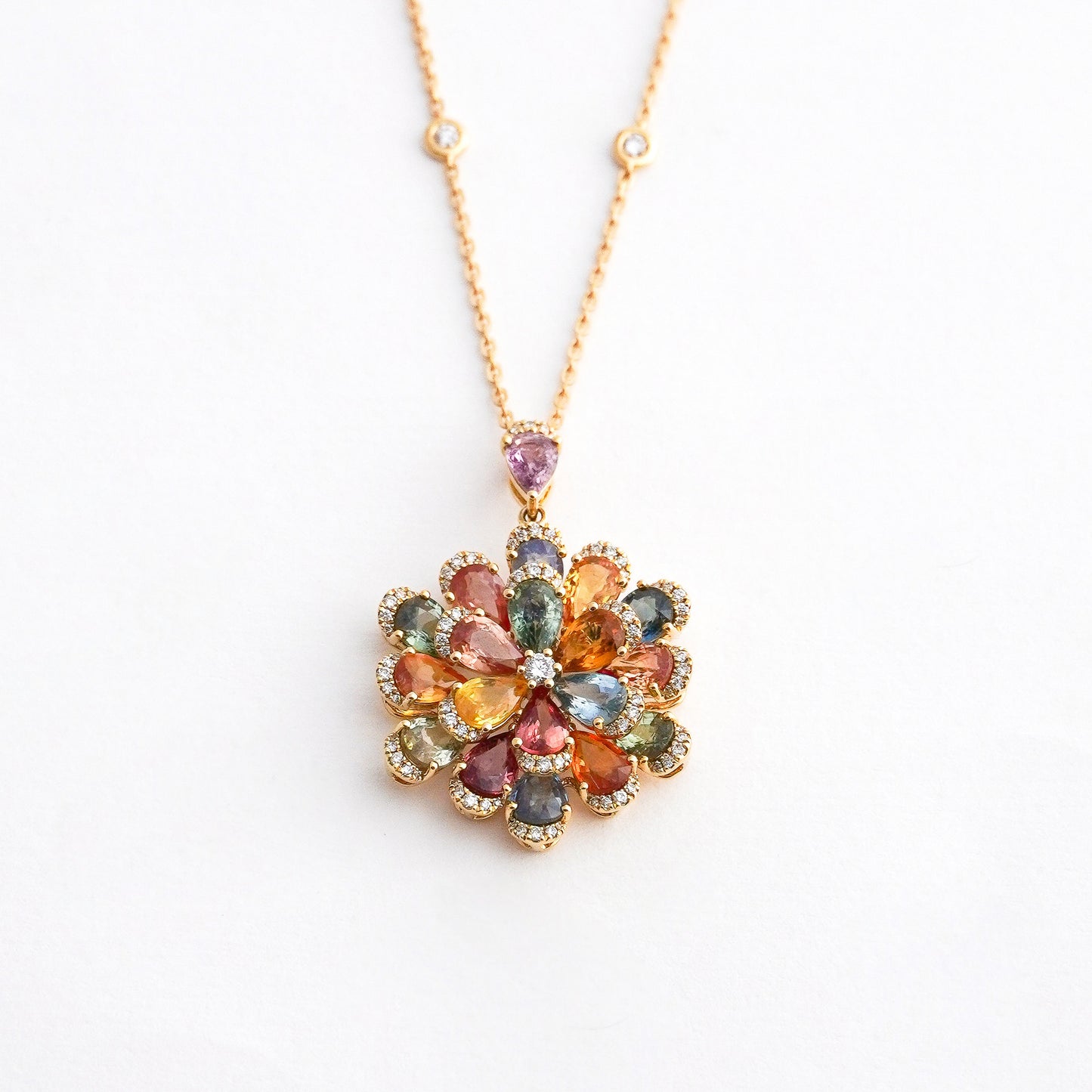 Collar Rainbow Petal con Zafiros Naturales y Diamantes en Oro 18K