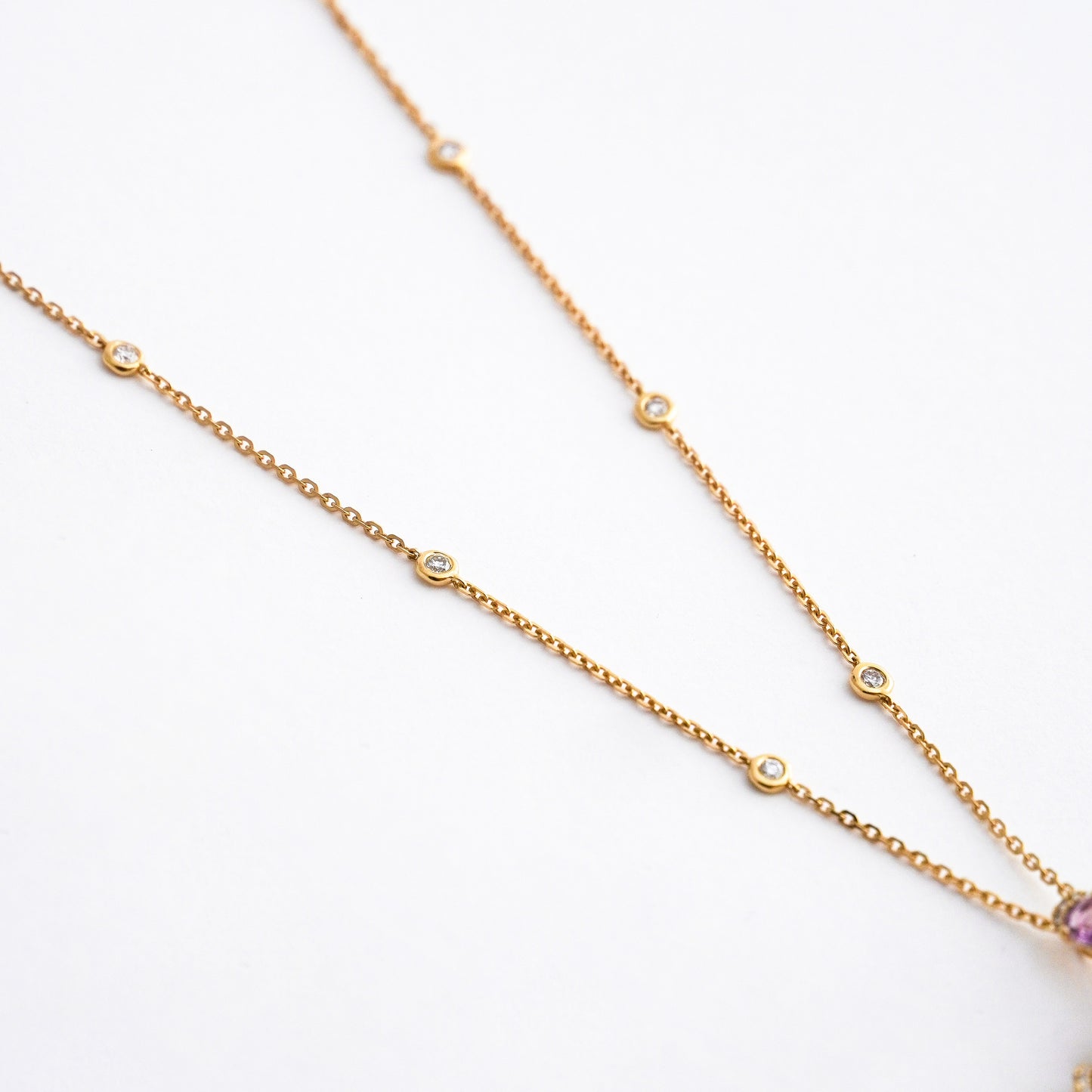 Collar Rainbow Petal con Zafiros Naturales y Diamantes en Oro 18K
