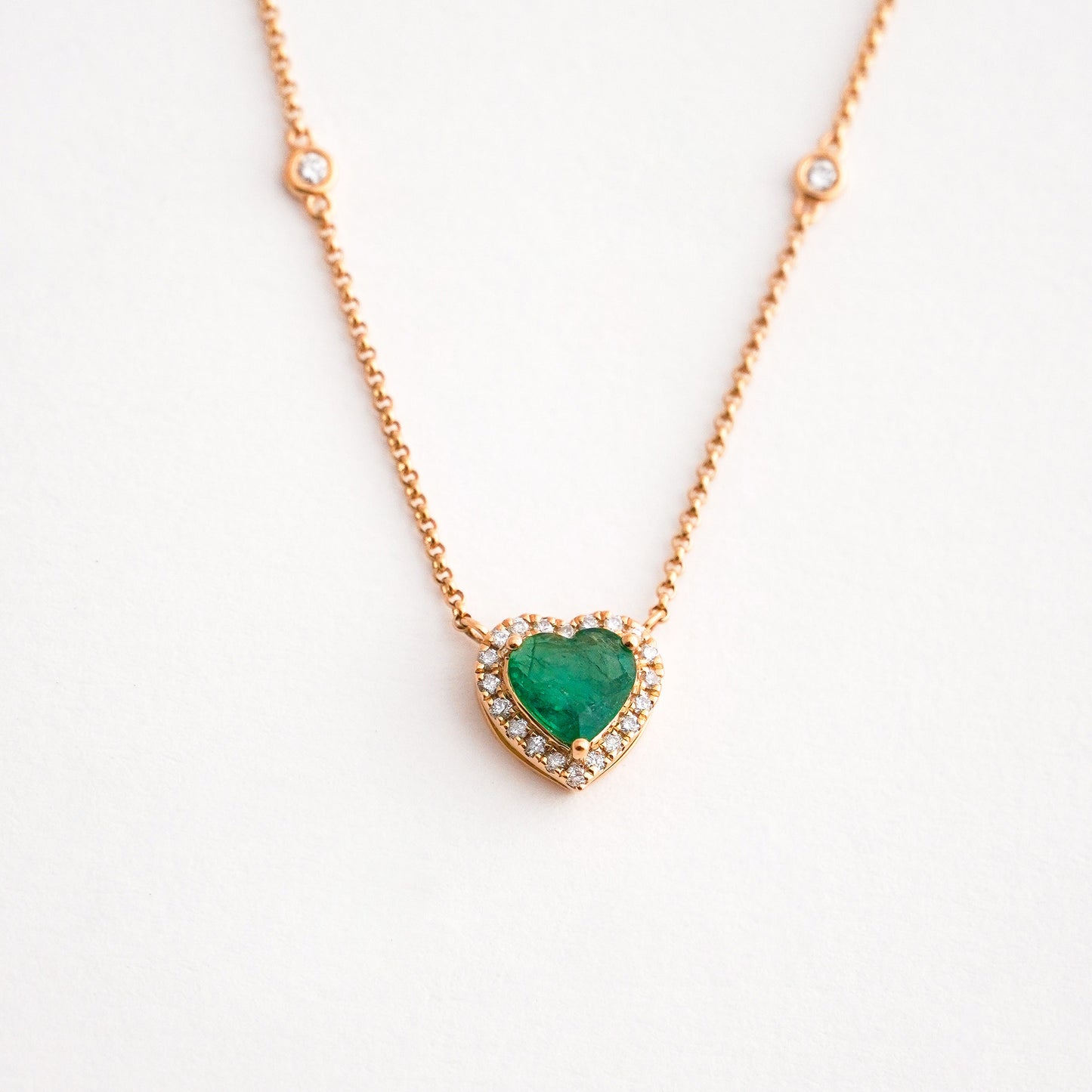 Collar Corazón Imperial de Esmeralda con Diamantes en Oro 18K