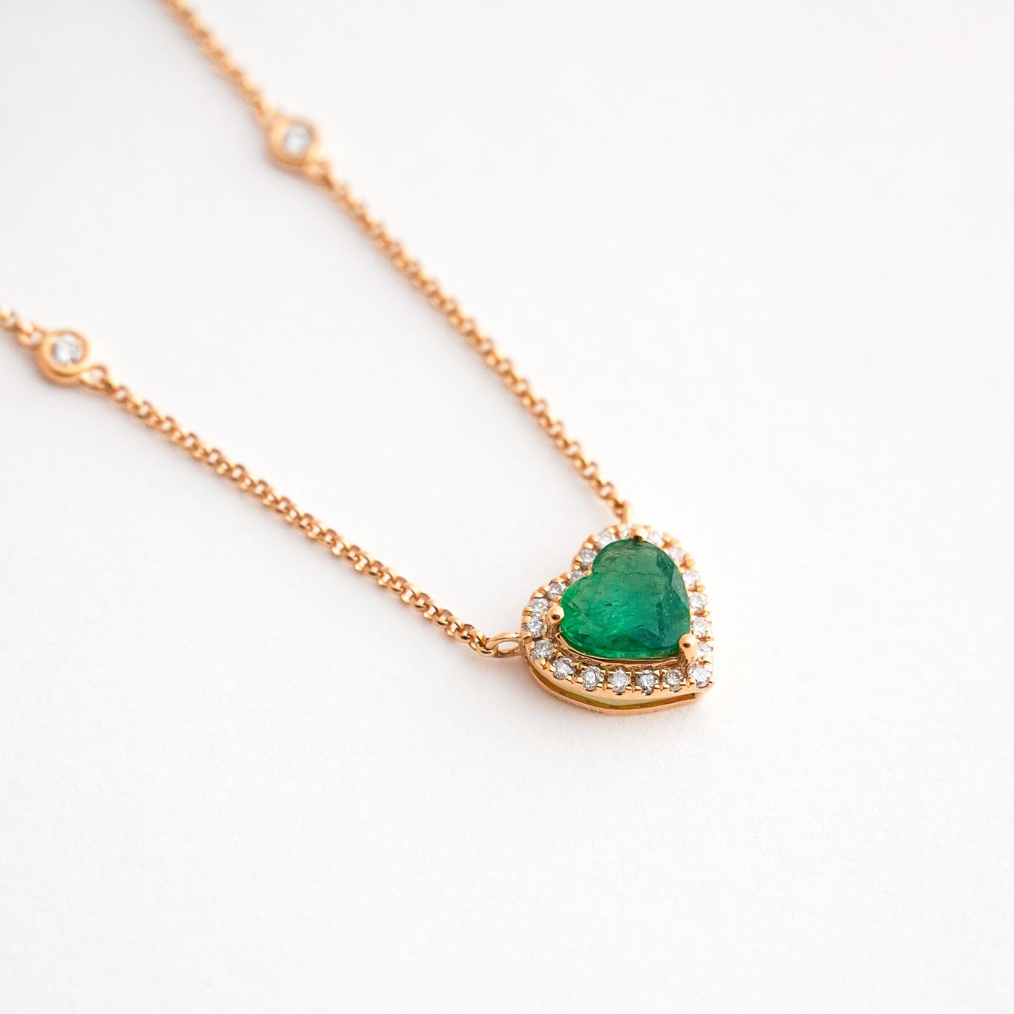 Collar Corazón Imperial de Esmeralda con Diamantes en Oro 18K